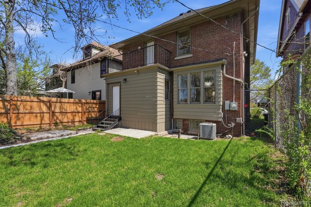 1807 Seyburn Street, Detroit, MI 48214