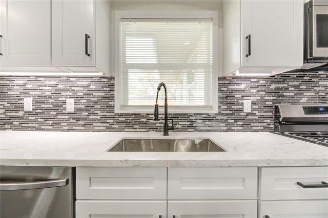 6027 Kenilwood Drive, Houston, TX 77033