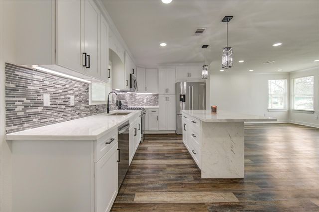 6027 Kenilwood Drive, Houston, TX 77033