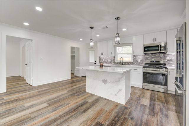 6027 Kenilwood Drive, Houston, TX 77033