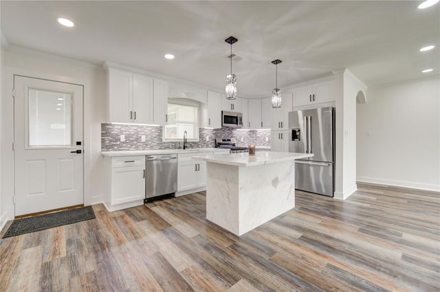 6027 Kenilwood Drive, Houston, TX 77033