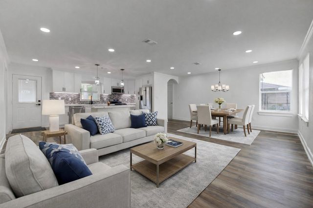 6027 Kenilwood Drive, Houston, TX 77033