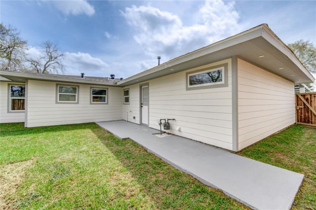 6027 Kenilwood Drive, Houston, TX 77033