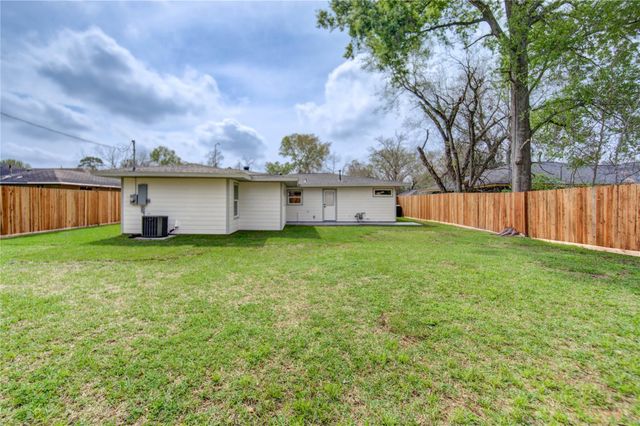 6027 Kenilwood Drive, Houston, TX 77033