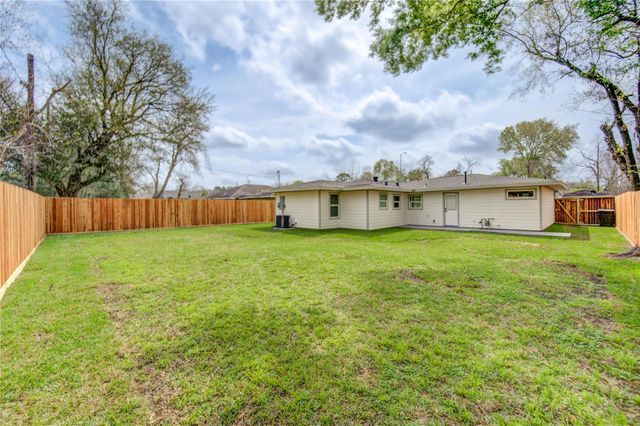 6027 Kenilwood Drive, Houston, TX 77033