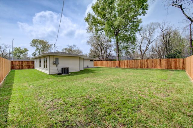 6027 Kenilwood Drive, Houston, TX 77033