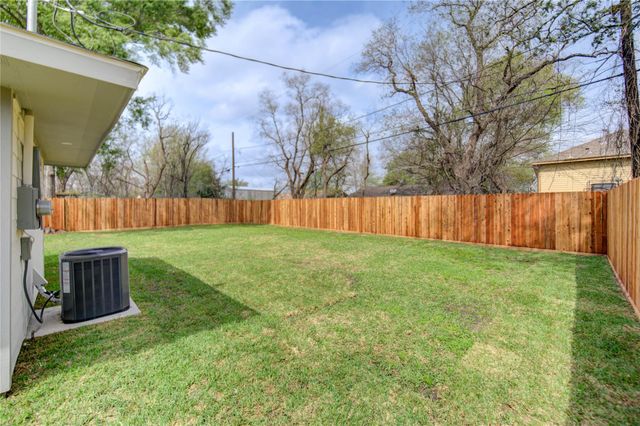 6027 Kenilwood Drive, Houston, TX 77033