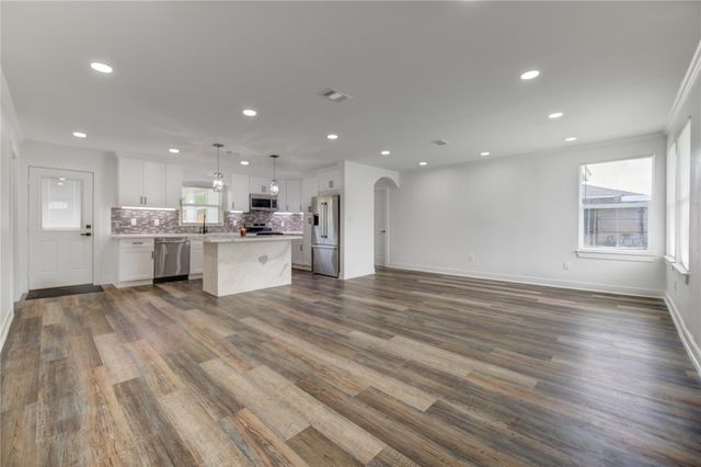 6027 Kenilwood Drive, Houston, TX 77033