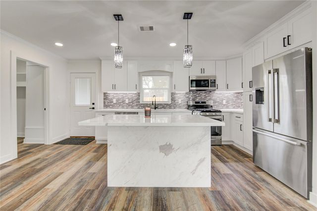 6027 Kenilwood Drive, Houston, TX 77033