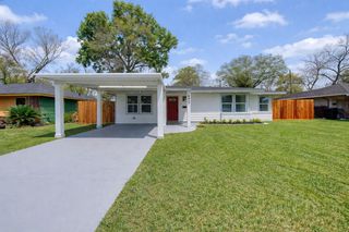 6027 Kenilwood Drive, Houston, TX 77033