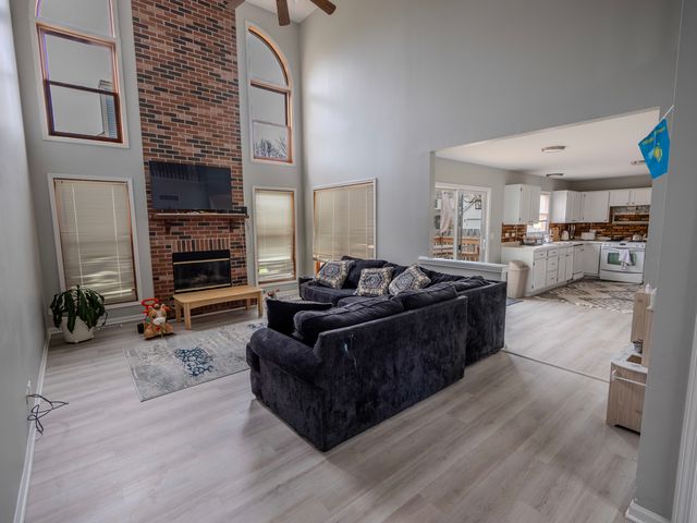 1060 Elma Avenue, Elgin, IL 60120