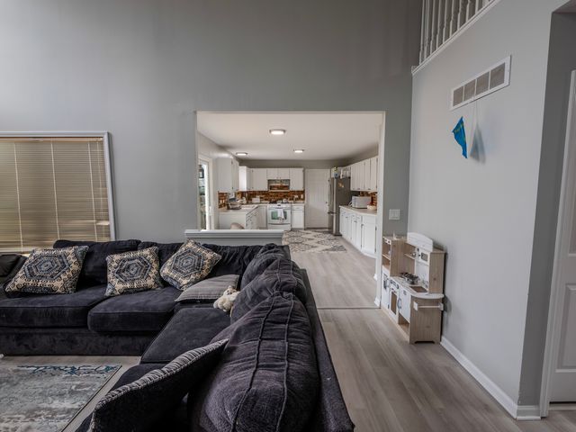 1060 Elma Avenue, Elgin, IL 60120