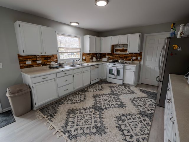 1060 Elma Avenue, Elgin, IL 60120