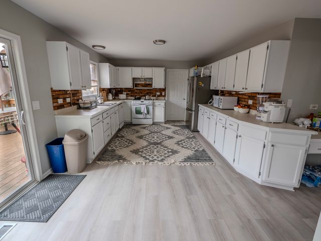 1060 Elma Avenue, Elgin, IL 60120