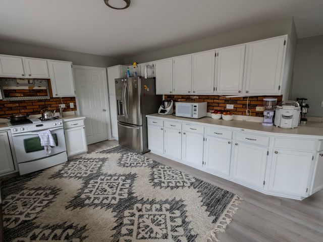 1060 Elma Avenue, Elgin, IL 60120