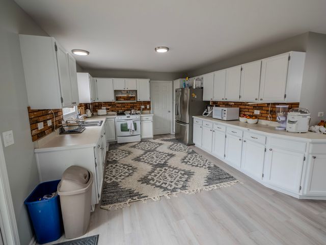 1060 Elma Avenue, Elgin, IL 60120
