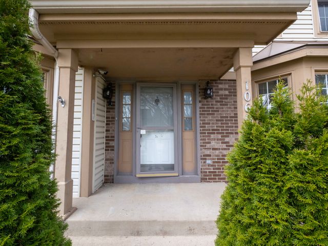 1060 Elma Avenue, Elgin, IL 60120