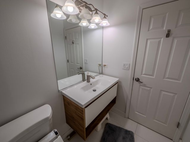 1060 Elma Avenue, Elgin, IL 60120