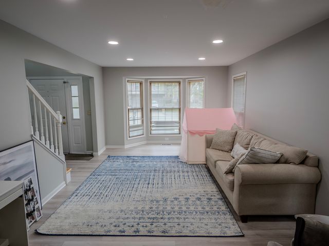 1060 Elma Avenue, Elgin, IL 60120