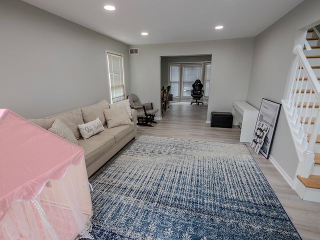 1060 Elma Avenue, Elgin, IL 60120