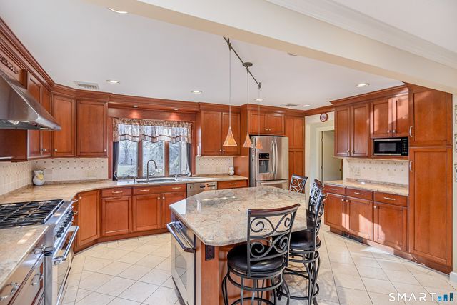 18 Jewel Lane, New Fairfield, CT 06812