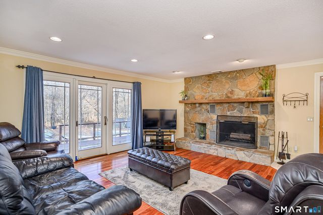 18 Jewel Lane, New Fairfield, CT 06812