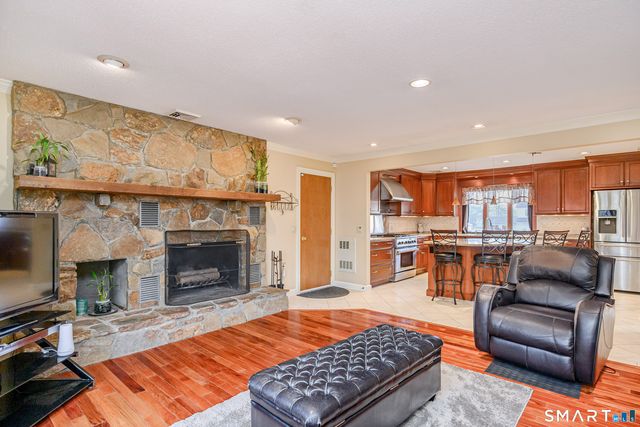 18 Jewel Lane, New Fairfield, CT 06812