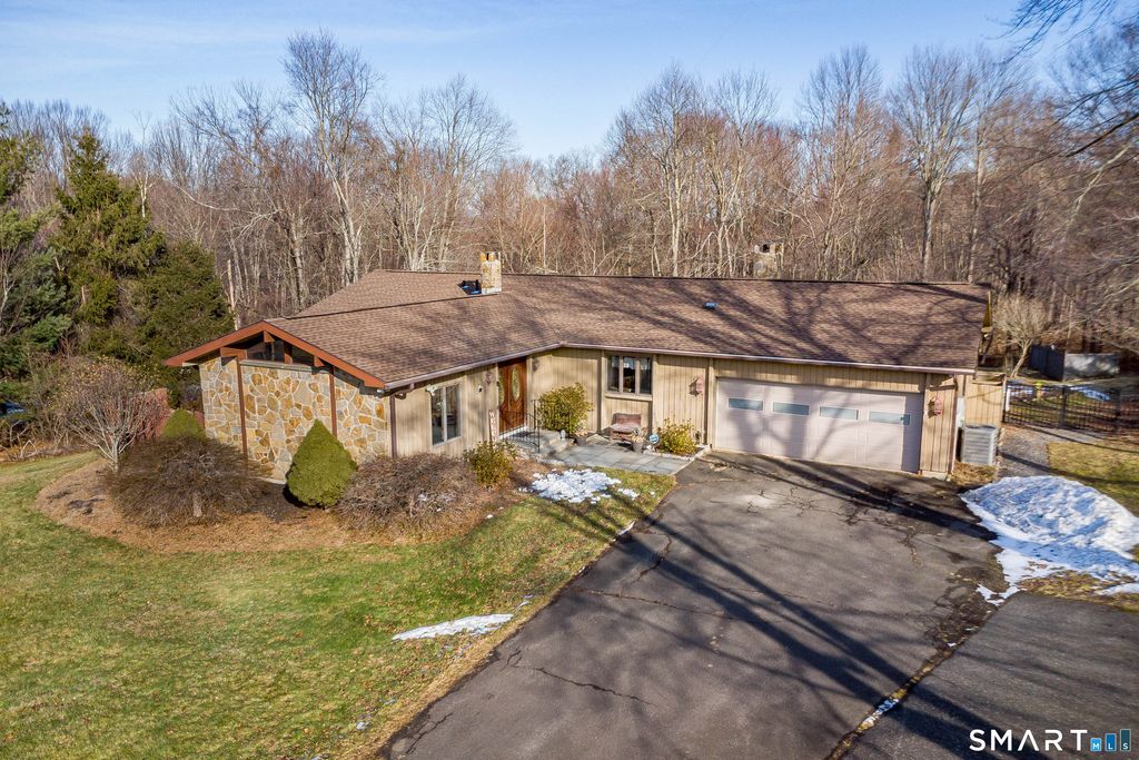 18 Jewel Lane, New Fairfield, CT 06812