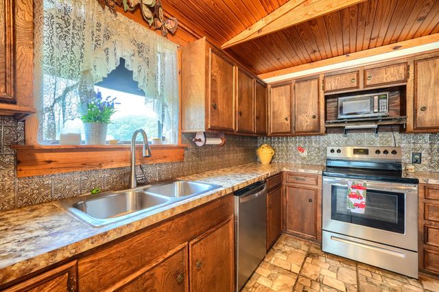 625 County Road 4735, Cumby, TX 75433