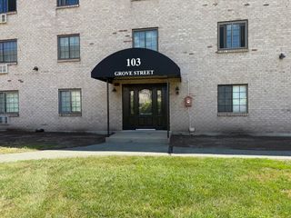 103 Grove St 331, Rockland, MA 02370