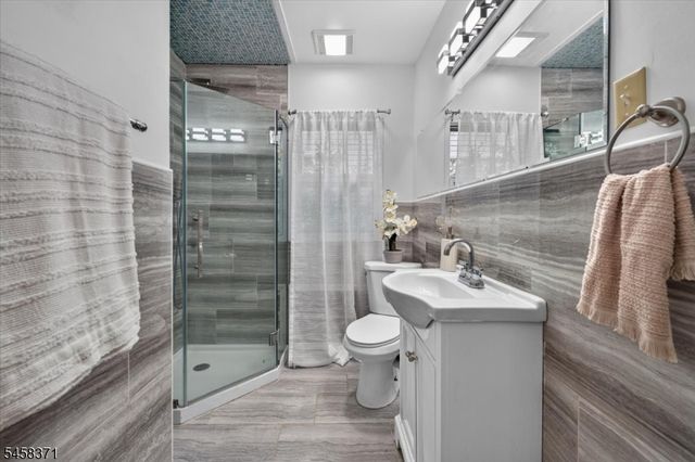 2101 Summit Ter, Linden City, NJ 07036