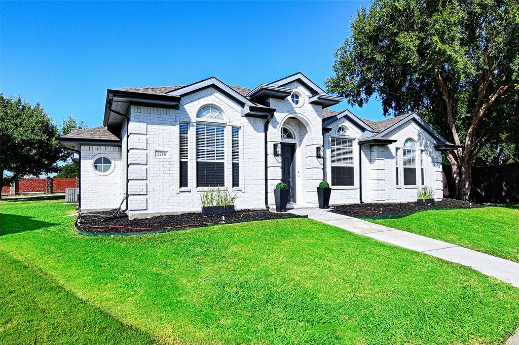 2216 Pinto Lane, Lewisville, TX 75067