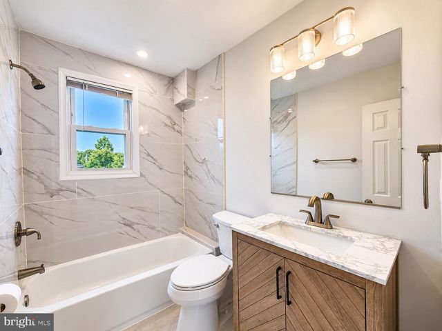 2851 ROBINSON PL SE, Washington, DC 20020