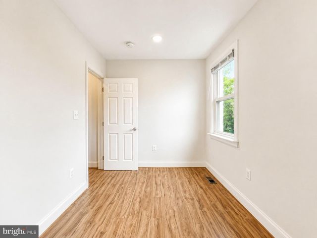2851 ROBINSON PL SE, Washington, DC 20020
