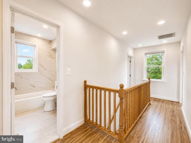 2851 ROBINSON PL SE, Washington, DC 20020