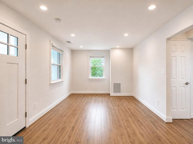 2851 ROBINSON PL SE, Washington, DC 20020