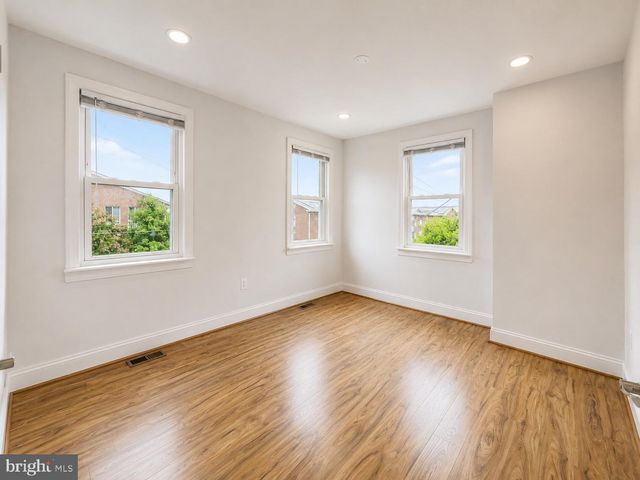 2851 ROBINSON PL SE, Washington, DC 20020