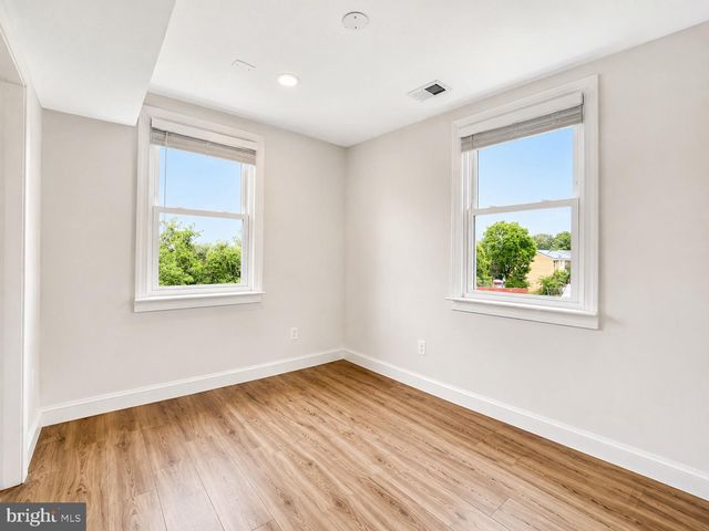 2851 ROBINSON PL SE, Washington, DC 20020