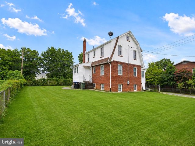 2851 ROBINSON PL SE, Washington, DC 20020