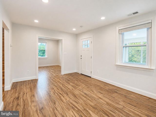 2851 ROBINSON PL SE, Washington, DC 20020