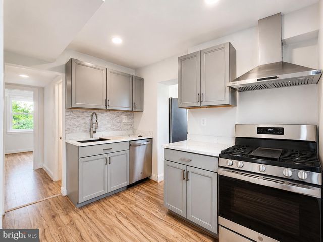 2851 ROBINSON PL SE, Washington, DC 20020