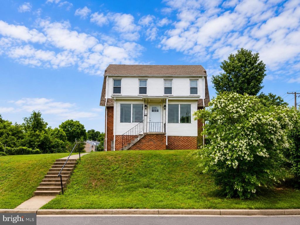 2851 ROBINSON PL SE, Washington, DC 20020