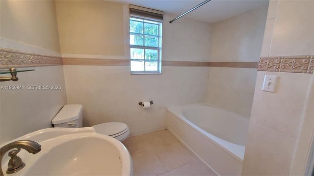 577 SW 111th Ln 203, Pembroke Pines, FL 33025