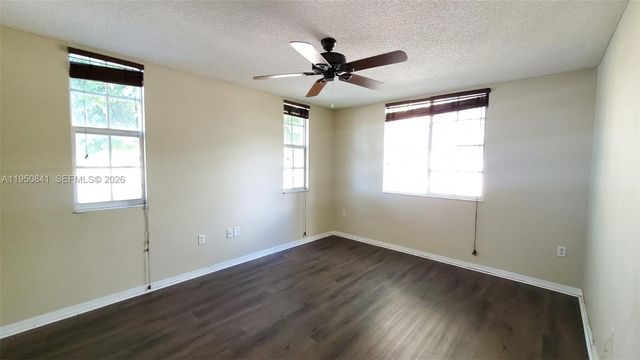 577 SW 111th Ln 203, Pembroke Pines, FL 33025