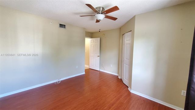 577 SW 111th Ln 203, Pembroke Pines, FL 33025