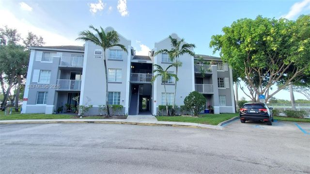 577 SW 111th Ln 203, Pembroke Pines, FL 33025