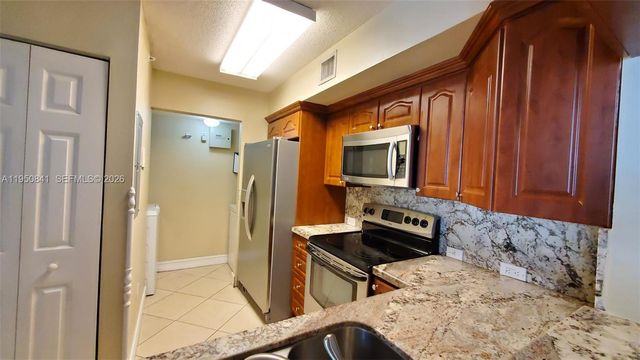 577 SW 111th Ln 203, Pembroke Pines, FL 33025