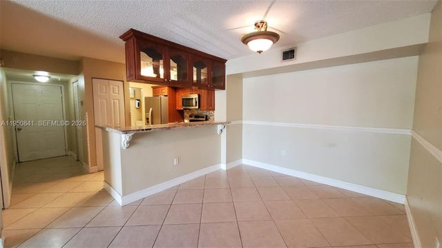 577 SW 111th Ln 203, Pembroke Pines, FL 33025