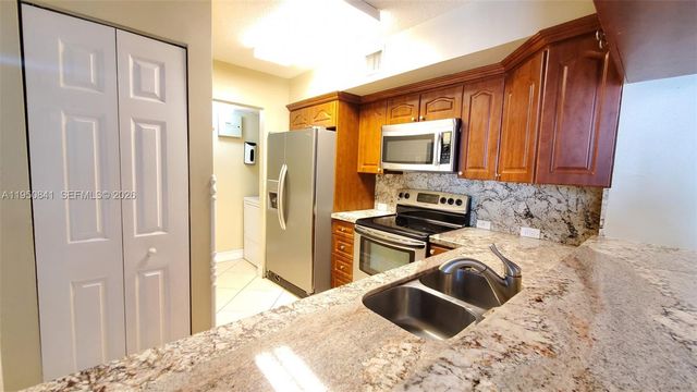 577 SW 111th Ln 203, Pembroke Pines, FL 33025