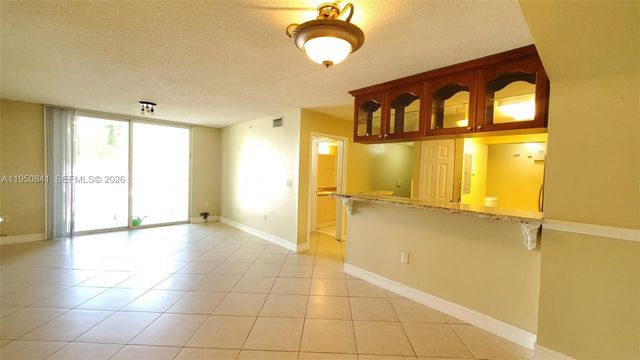 577 SW 111th Ln 203, Pembroke Pines, FL 33025